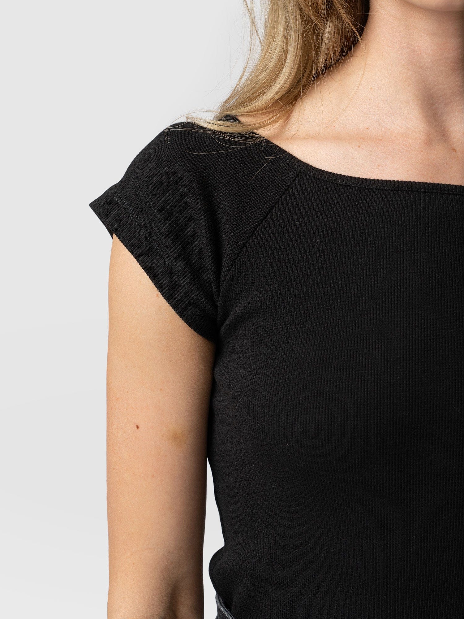 Riviera Tee Black - Women's T-shirts | Saint + Sofia® UK